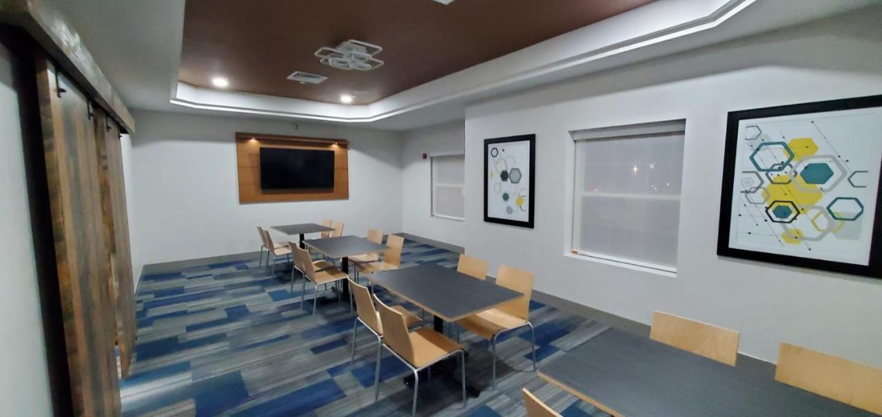Holiday Inn Express & Suites Williamsburg By Ihg Экстерьер фото