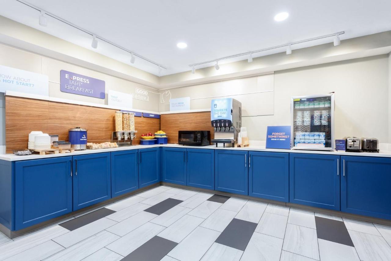 Holiday Inn Express & Suites Williamsburg By Ihg Экстерьер фото