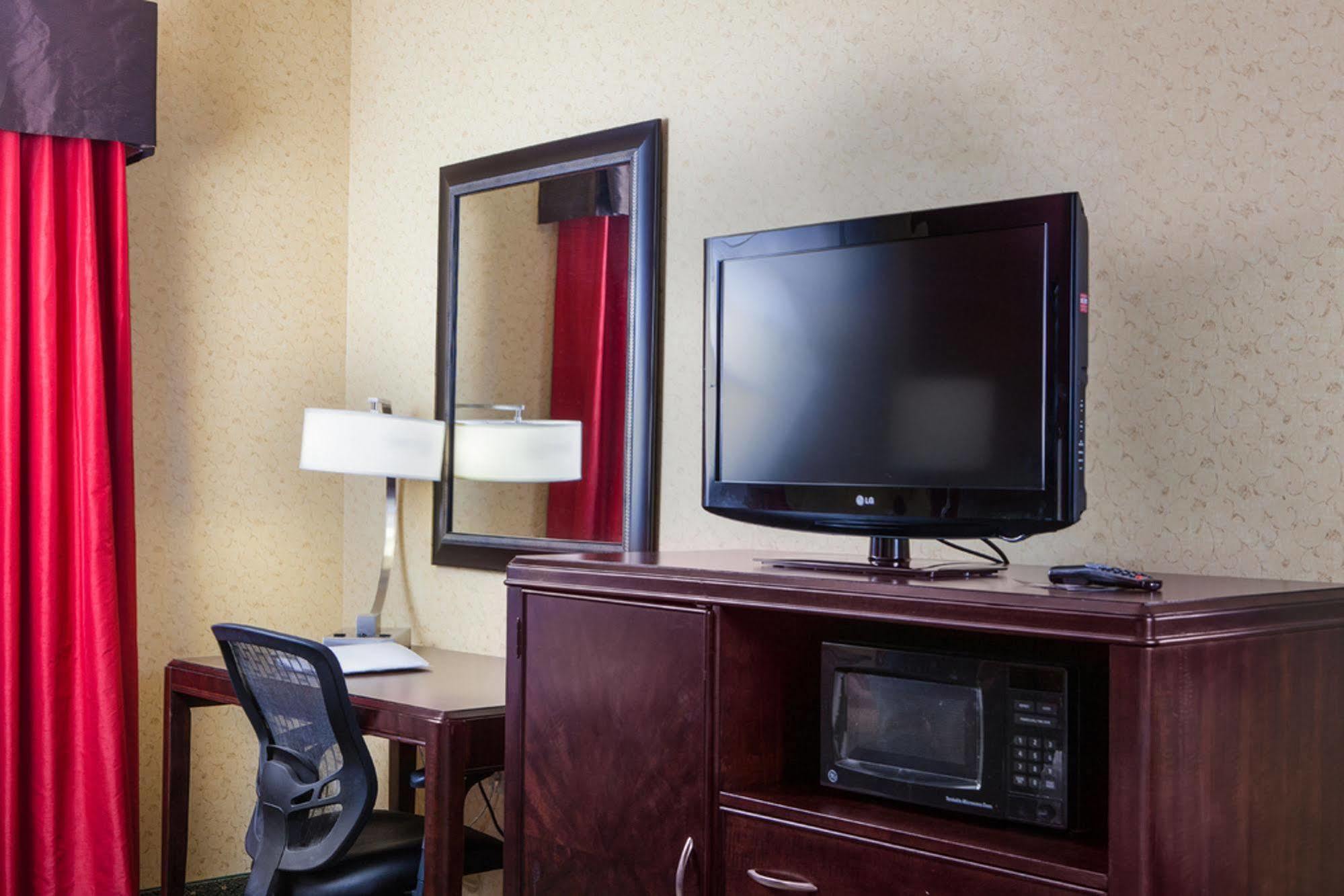 Holiday Inn Express & Suites Williamsburg By Ihg Экстерьер фото